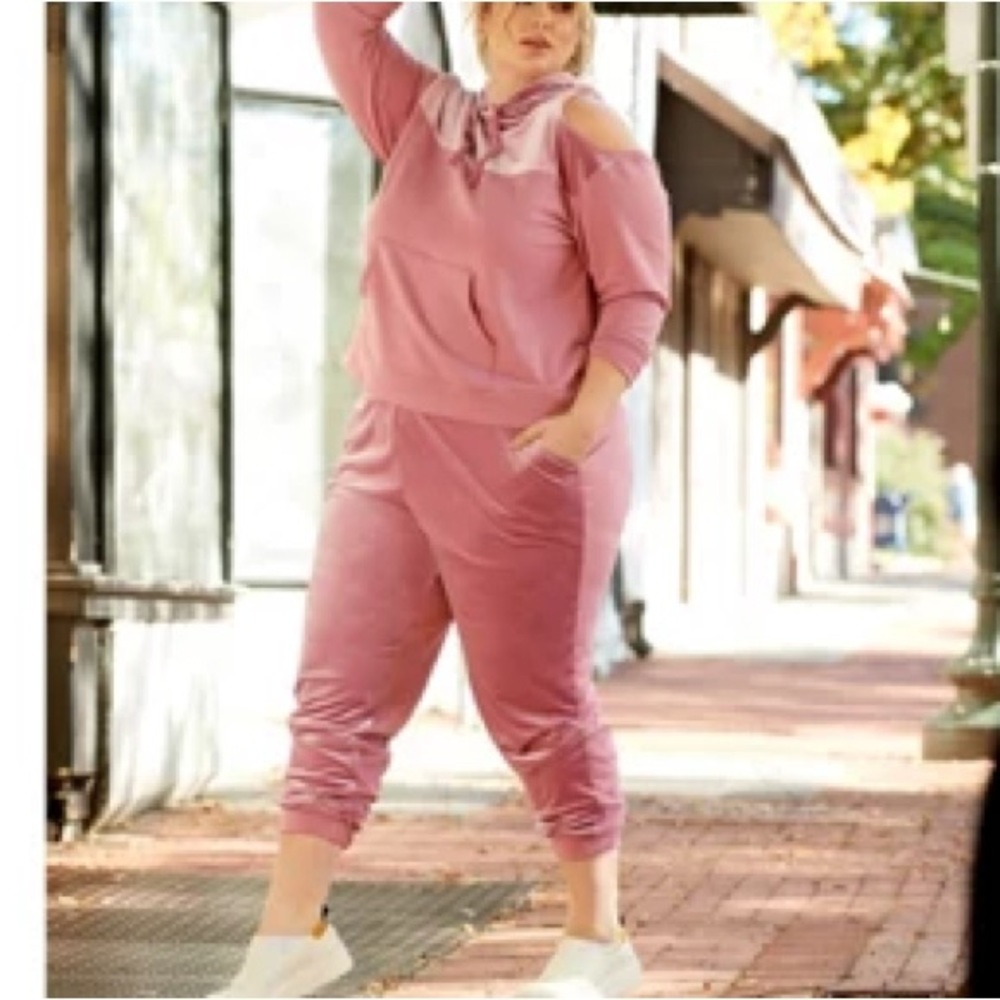 NWOT- ALL WORTHY by Hunter McGrady dusty rose velour open one shoulder sweatsuit